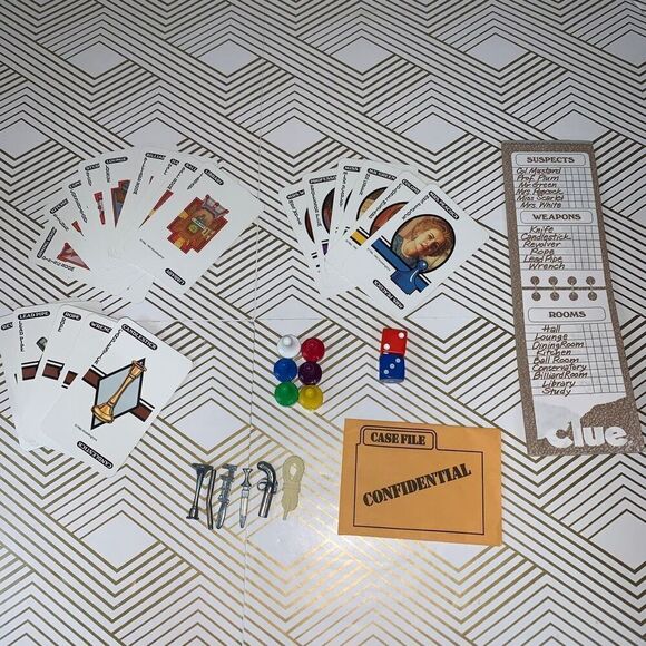1992 Clue Board Game Replacement Pieces Cards Weapons Dice Scorecards New‎ - Picture 1 of 3